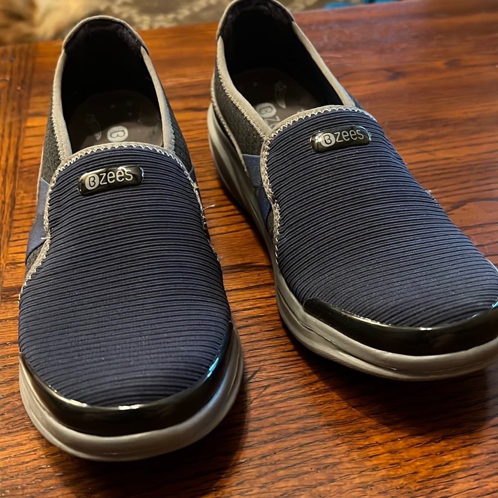 NWOT BZEES Shoes